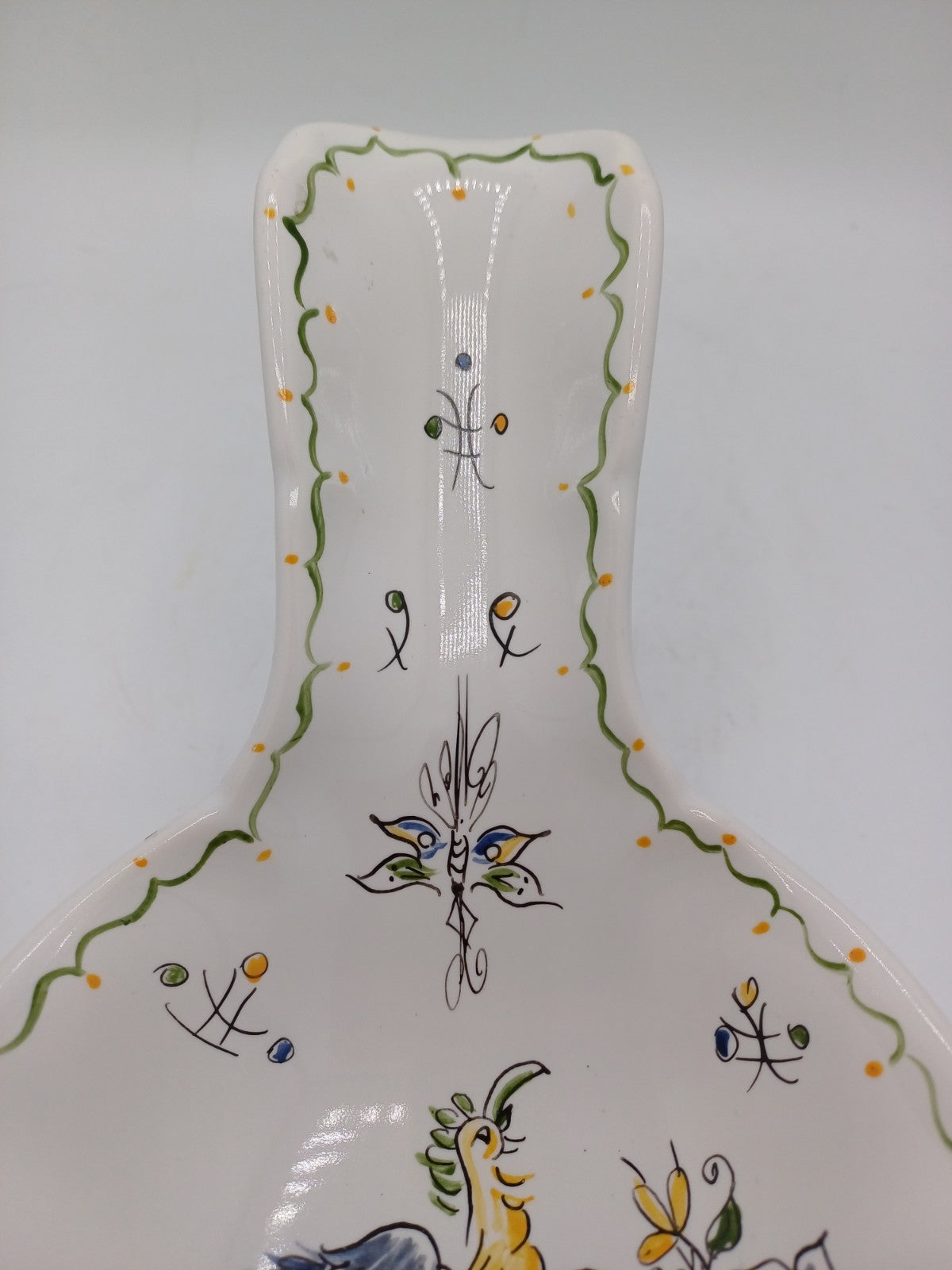 Repose-Cuillère en Faïence Peint à la Main – Style Moustier AR CONCEPT