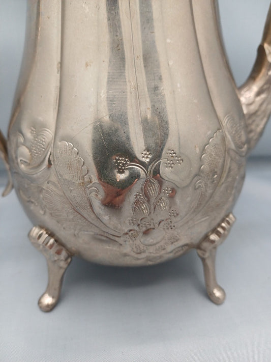 Théière en métal argenté « Margana » à décor floral