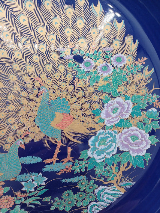 Copie d'un Plat en Porcelaine Fine – Taous, Maroc – Décor Floral et Paon