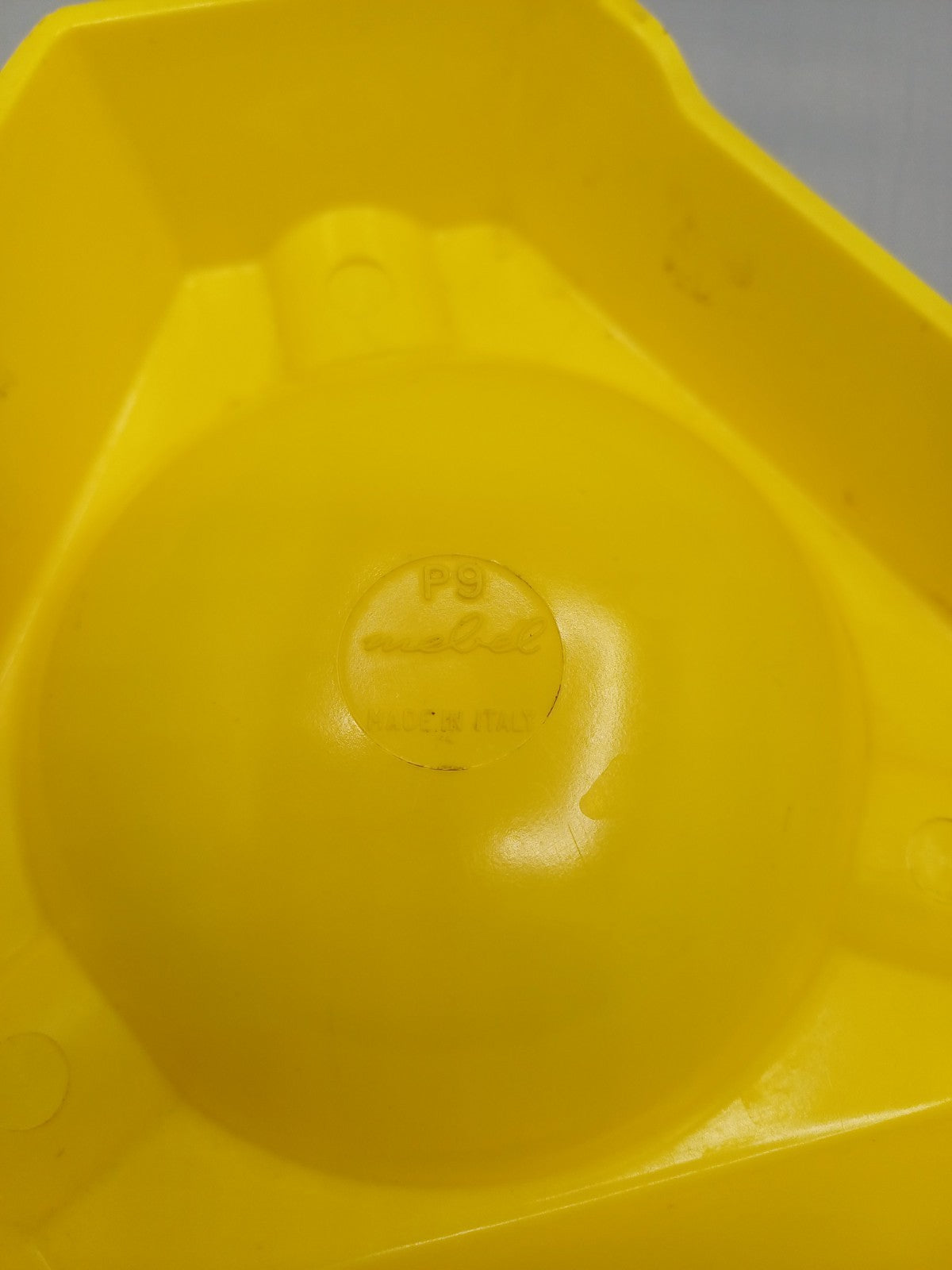 Cendrier en plastique Ricard – Jaune (P9 Mebel, Made in Italy) - Publicitaire