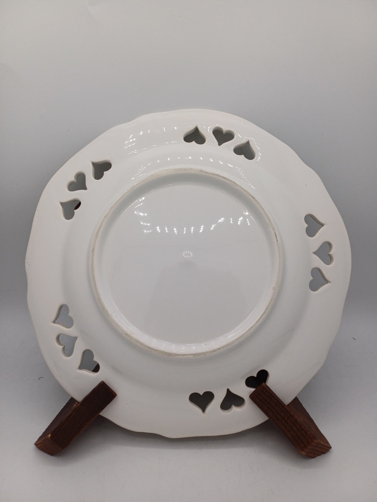 Assiette en Faïence Style Moustiers avec Cœur Sculpté AR CONCEPT