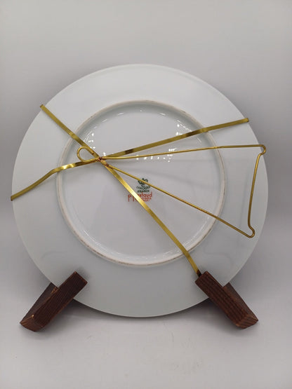 Assiette en porcelaine de Limoges – signée J.C. Van Hunnik, P. Pastaud AR CONCEPT