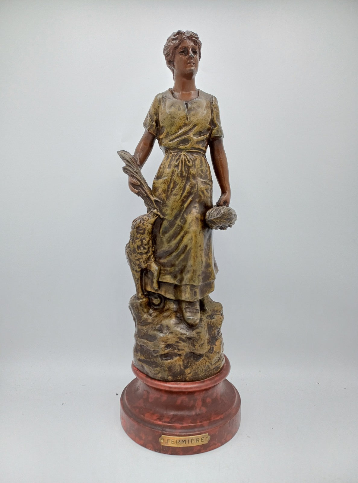 Statue en Régule sur Socle en Bois – "La Fermière" - Vintage AR CONCEPT