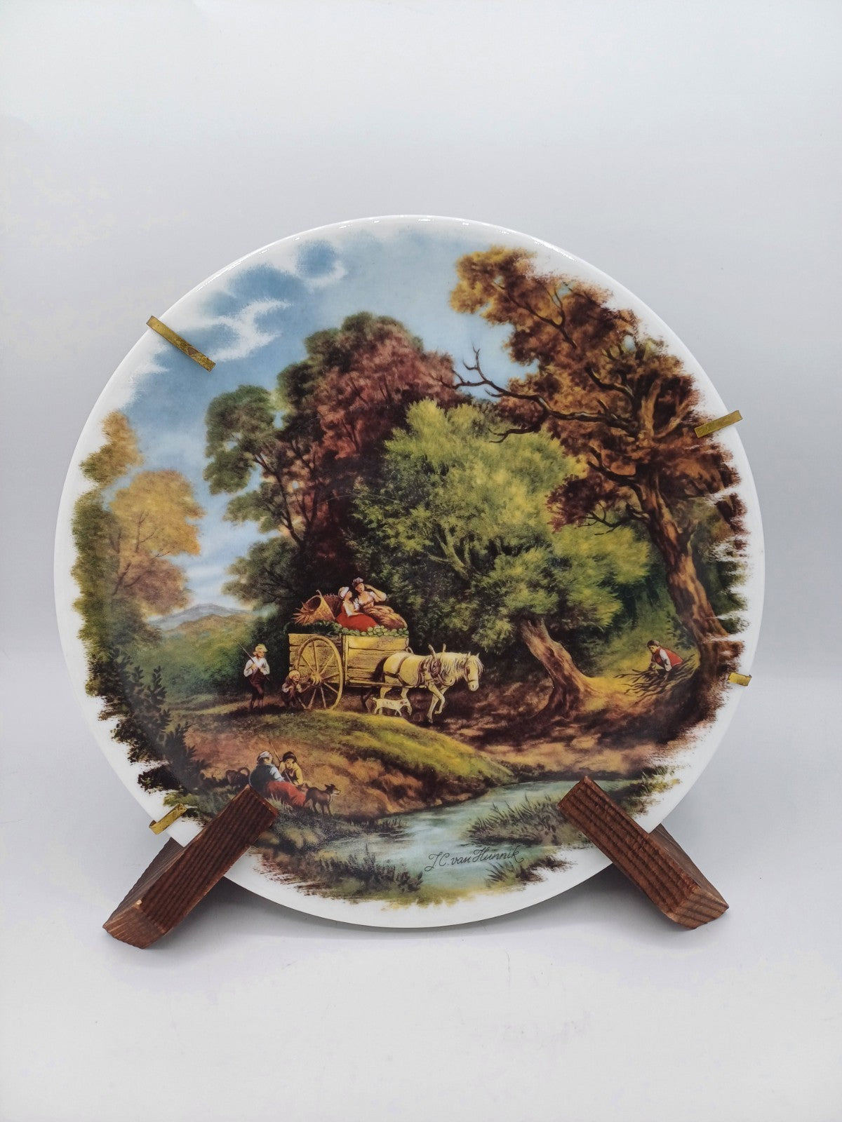 Assiette en porcelaine de Limoges – signée J.C. Van Hunnik, P. Pastaud AR CONCEPT