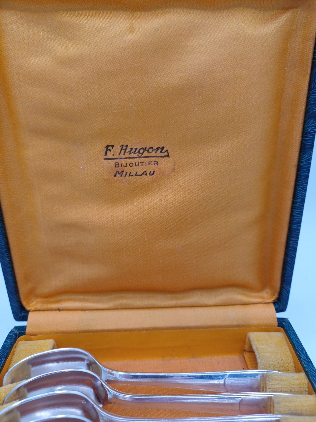 Lot de 12 cuillères à café – F. Hugon Bijoutier Millau – Métal argenté