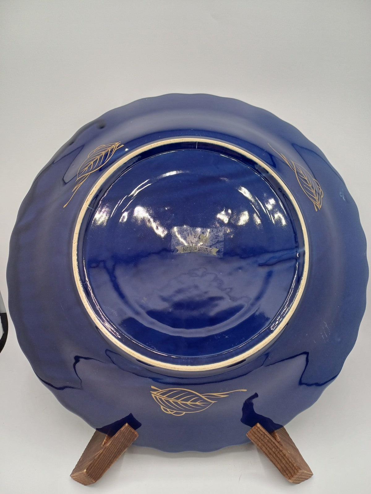 Copie d'un Plat en Porcelaine Fine – Taous, Maroc – Décor Floral et Paon