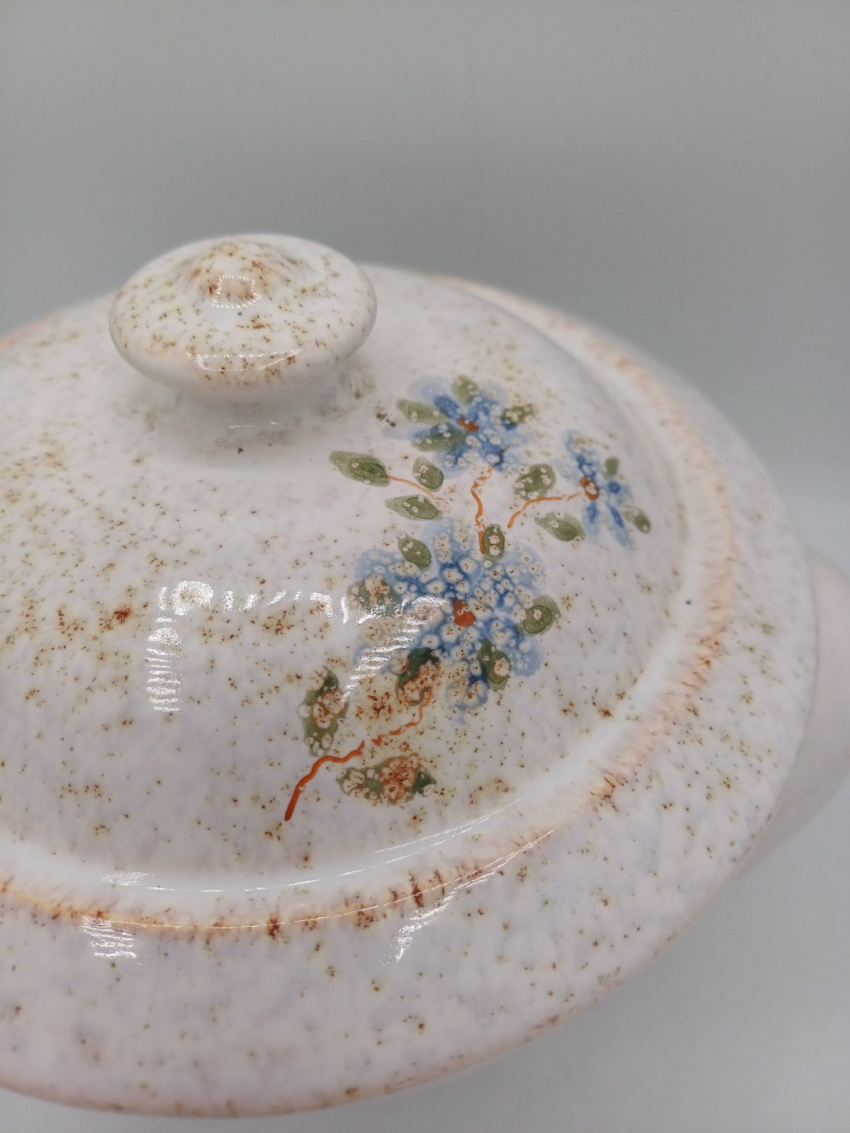 Petite Soupière en Porcelaine à Décor Floral – XXème siècle AR CONCEPT