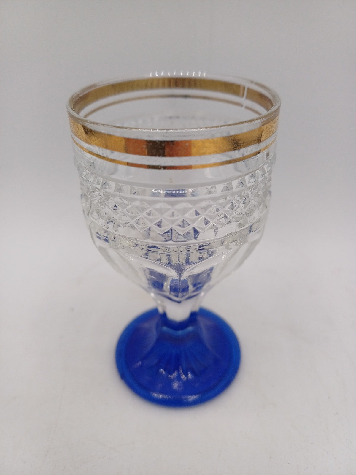 Lot de 4 verres à liqueur – Verre ciselé bleu et dorure – Italie AR CONCEPT