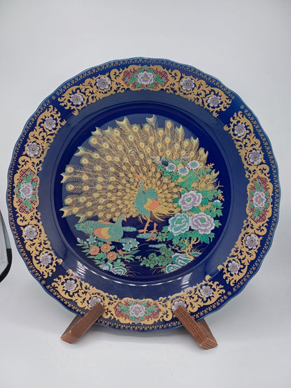 Copie d'un Plat en Porcelaine Fine – Taous, Maroc – Décor Floral et Paon