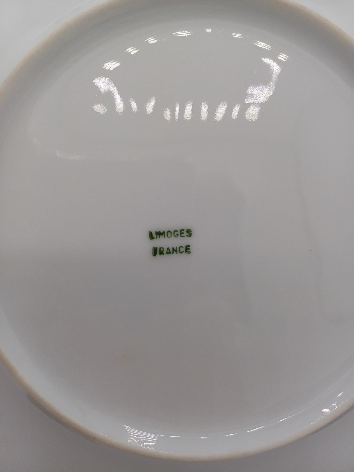 Assiette en Porcelaine de Limoges avec Support en étain AR CONCEPT