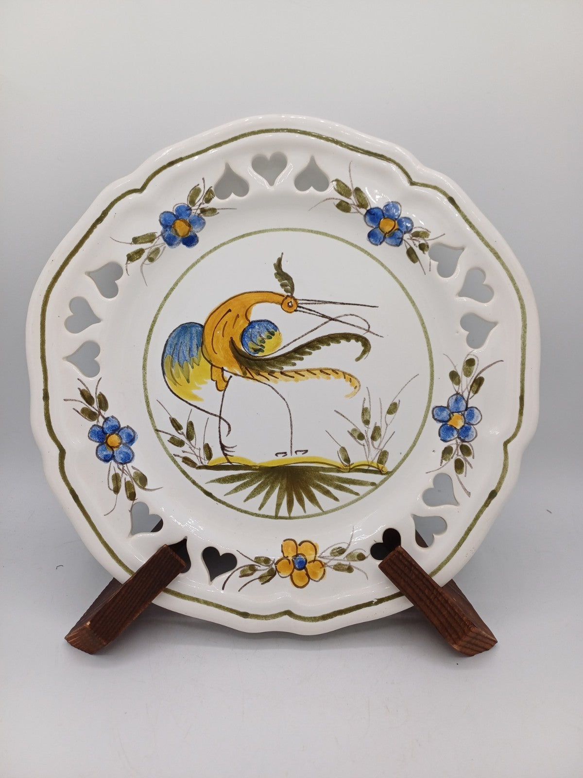 Assiette en Faïence Style Moustiers avec Cœur Sculpté AR CONCEPT