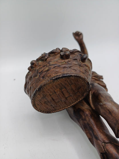 Statuette en régule – “Les Cerises” – Homme à la cueillette - Vintage - Déco
