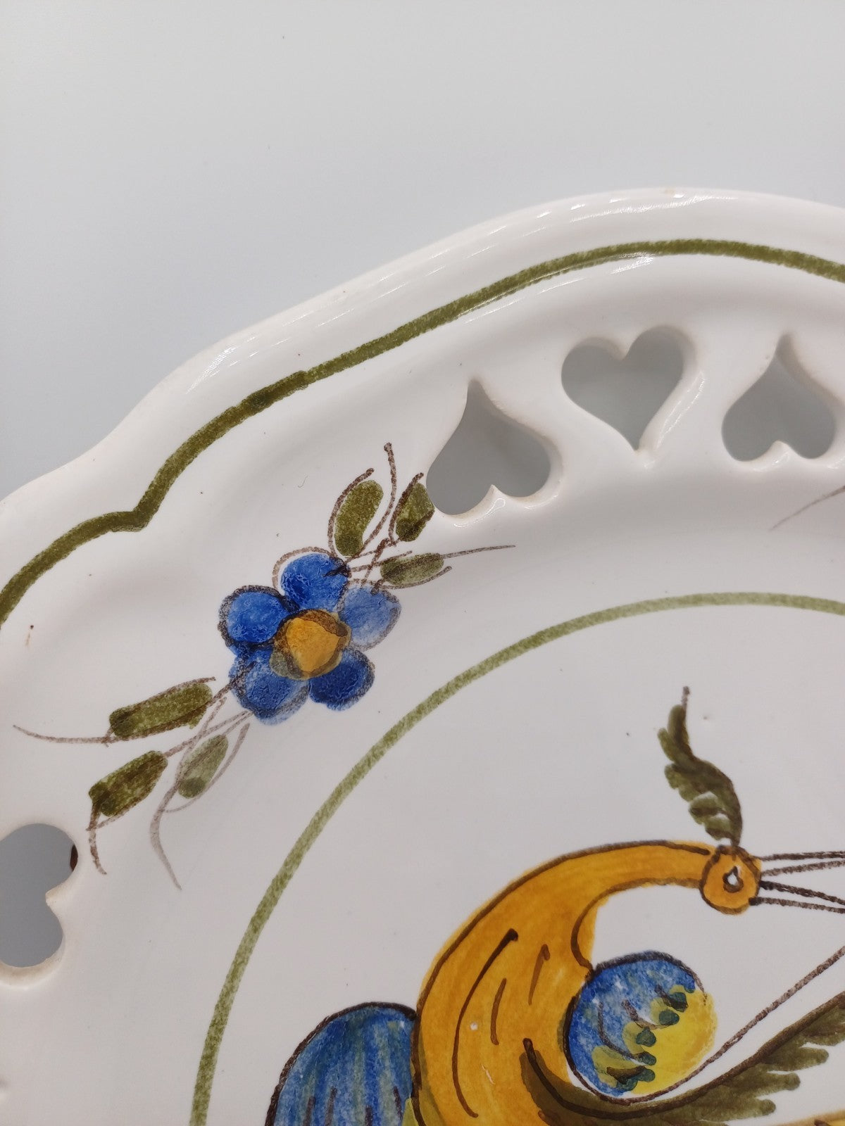 Assiette en Faïence Style Moustiers avec Cœur Sculpté AR CONCEPT