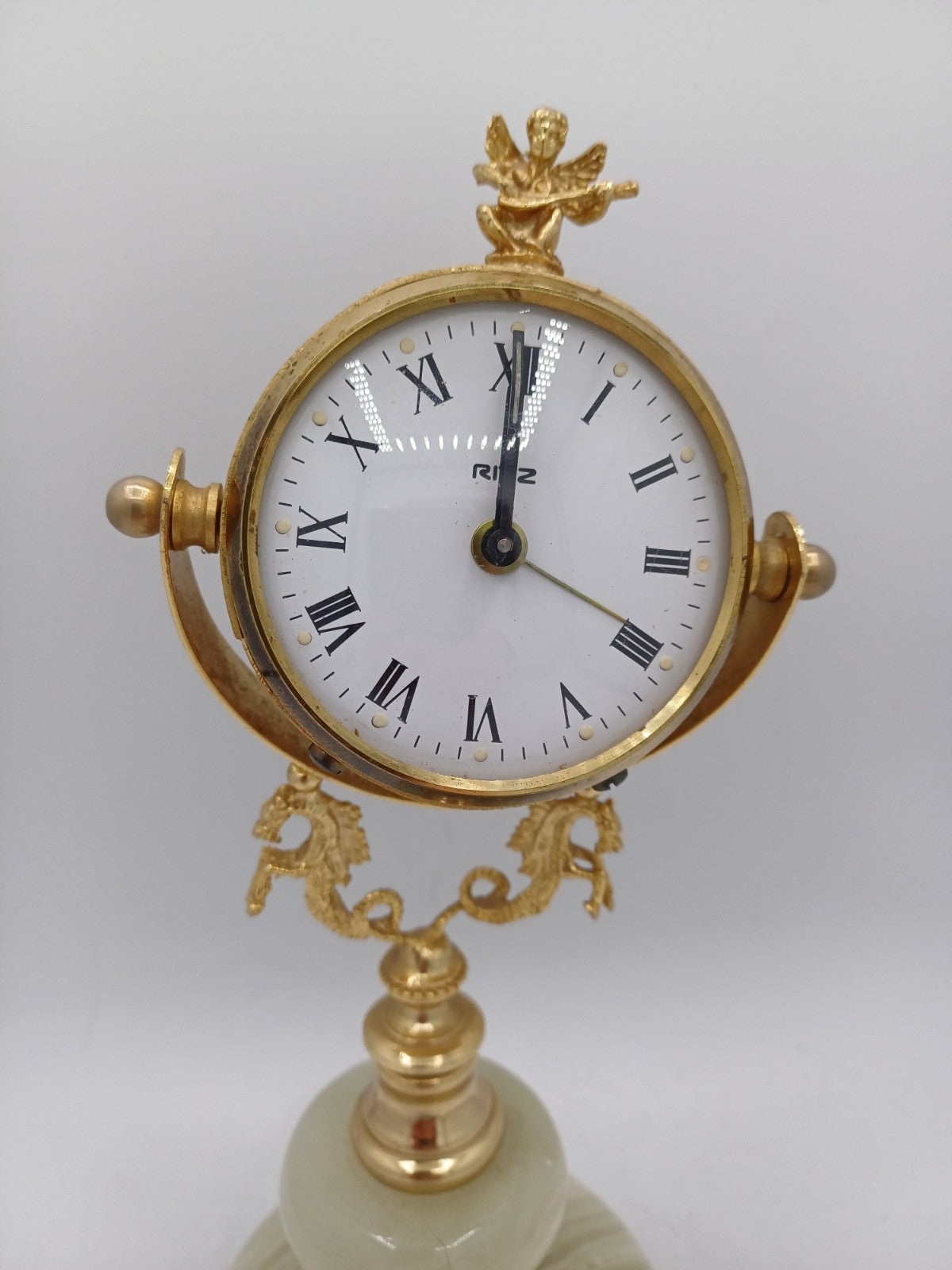 Horloge - Réveil Ritz dorée Sur Socle en Onyx – Mouvement Mécanique AR CONCEPT