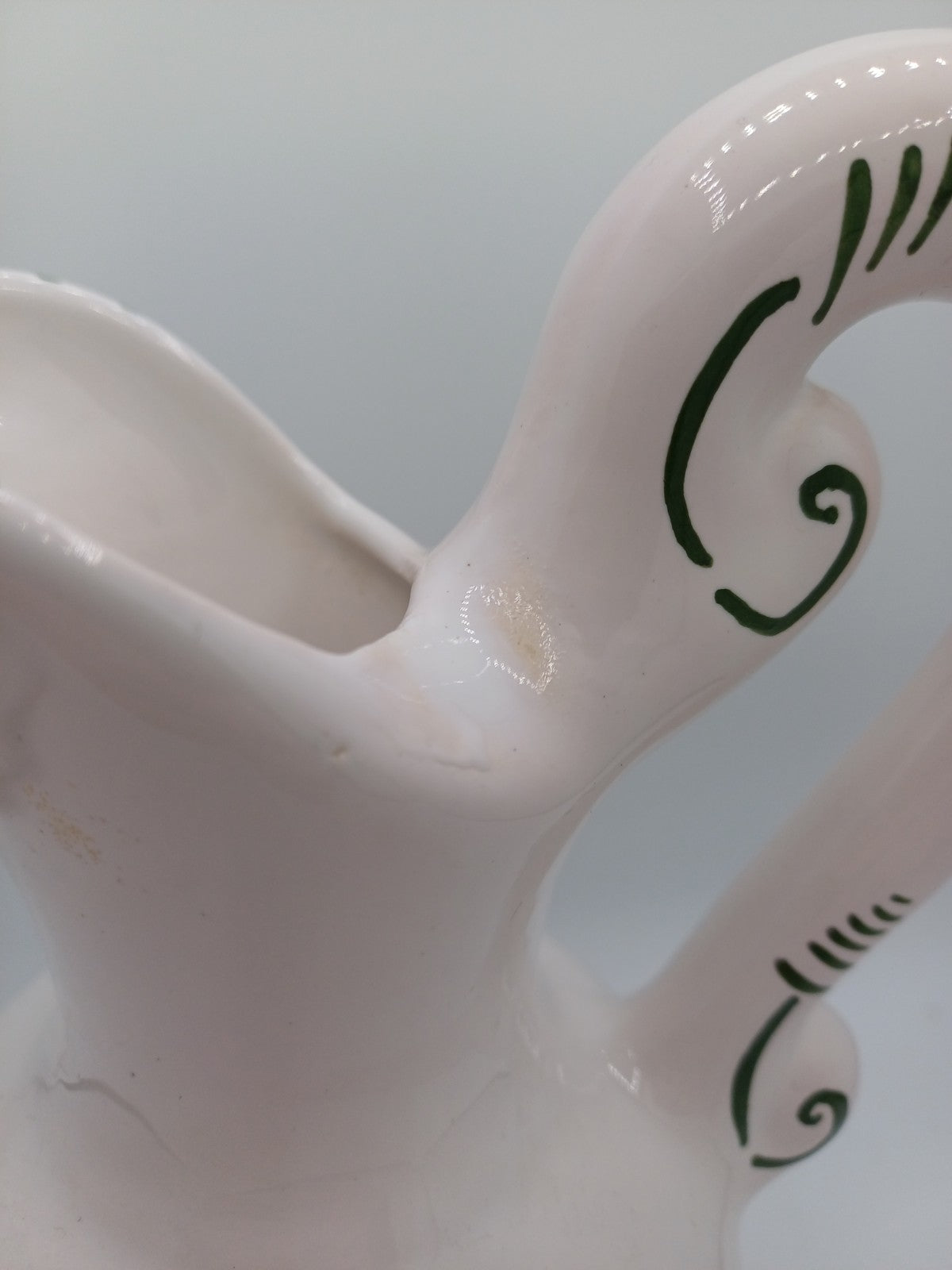 Aiguière en Faïence de Moustiers Signée Four – Décor Floral et Oiseaux AR CONCEPT