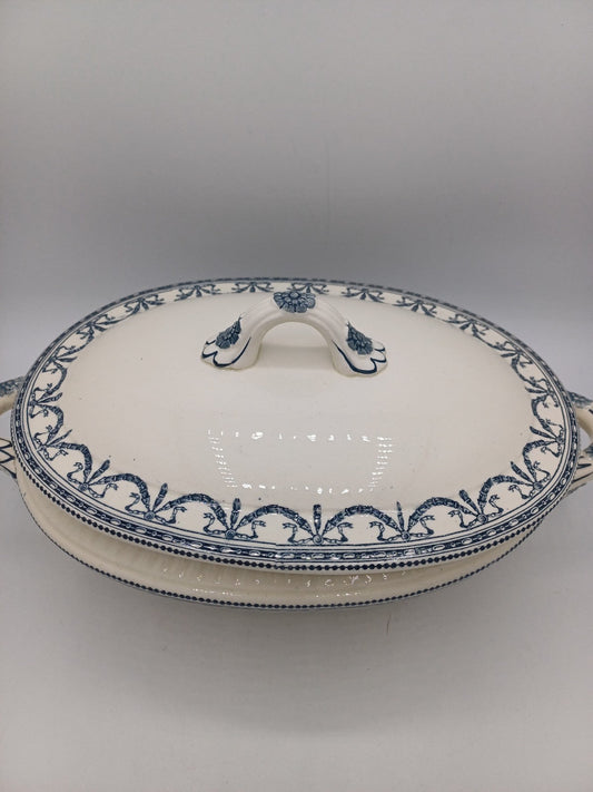 Soupière en Terre de Fer – Salins – Style Louis XVI – Décor Guirlandes AR CONCEPT