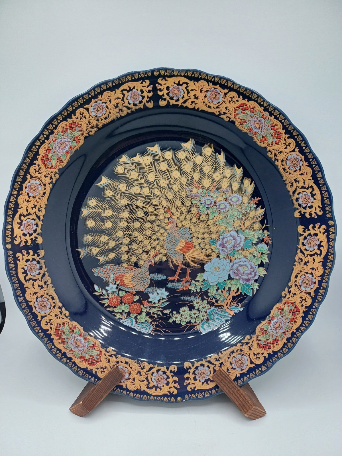 Plat en Porcelaine Fine – Taous, Maroc – Décor Floral et Paon AR CONCEPT