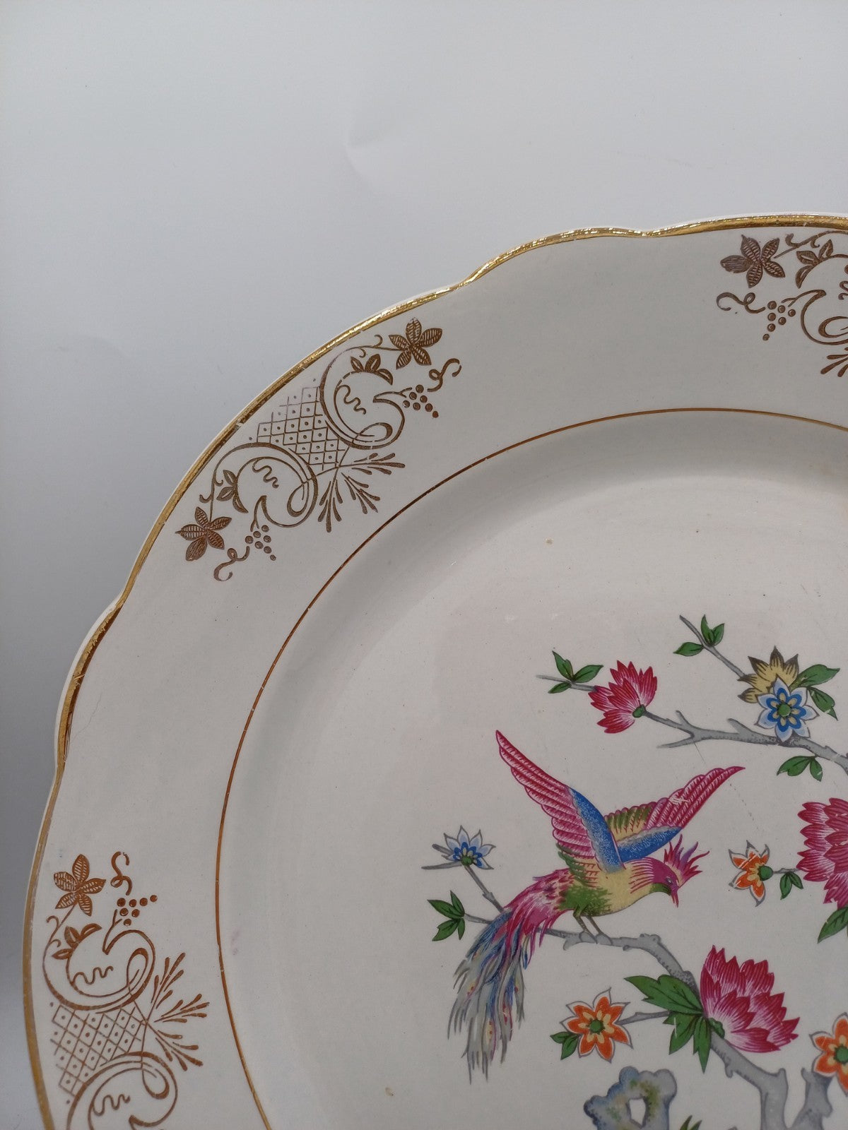 Plat en porcelaine – Décor floral – Lunéville, France - Collection AR CONCEPT