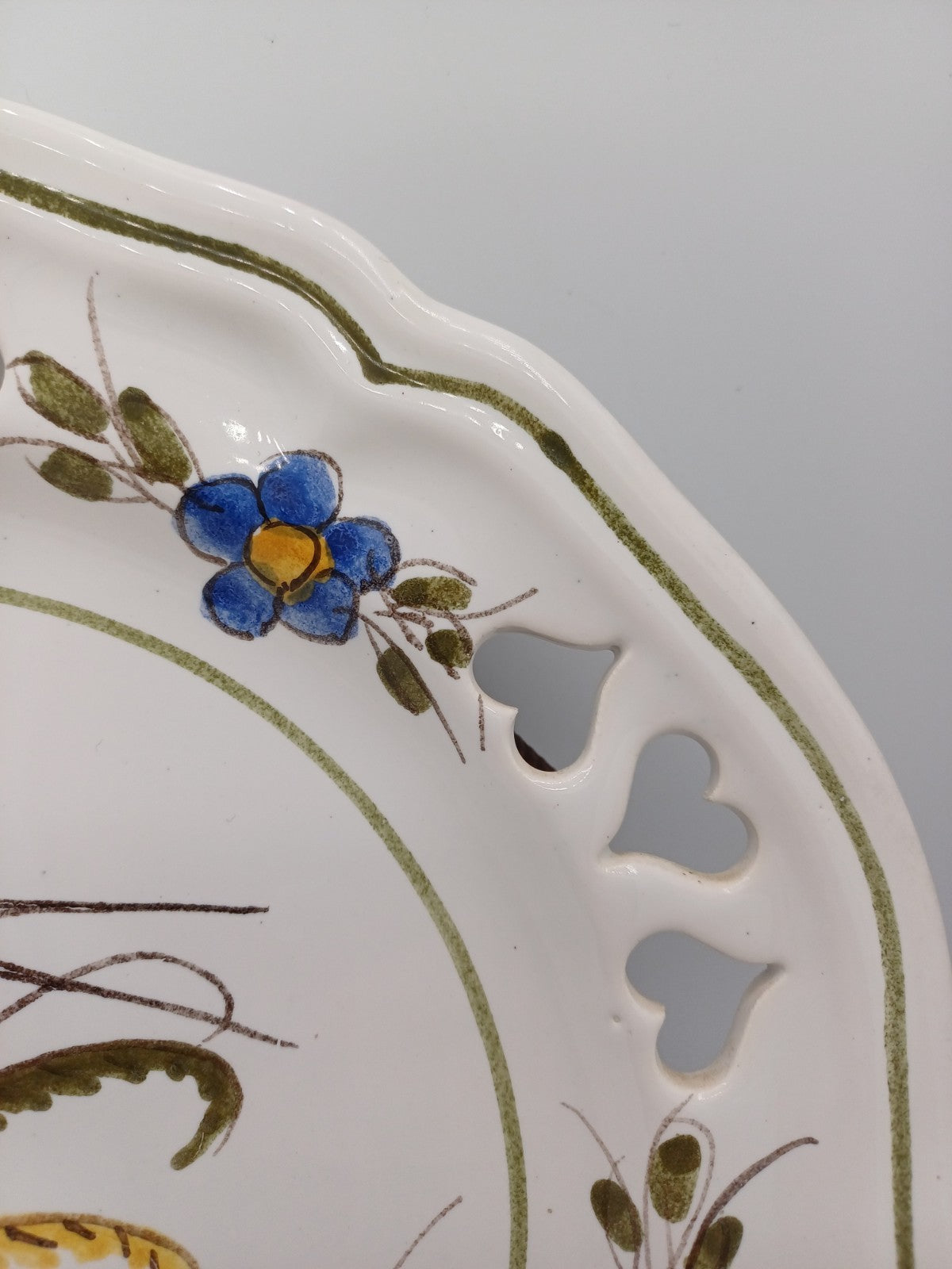 Assiette en Faïence Style Moustiers avec Cœur Sculpté AR CONCEPT