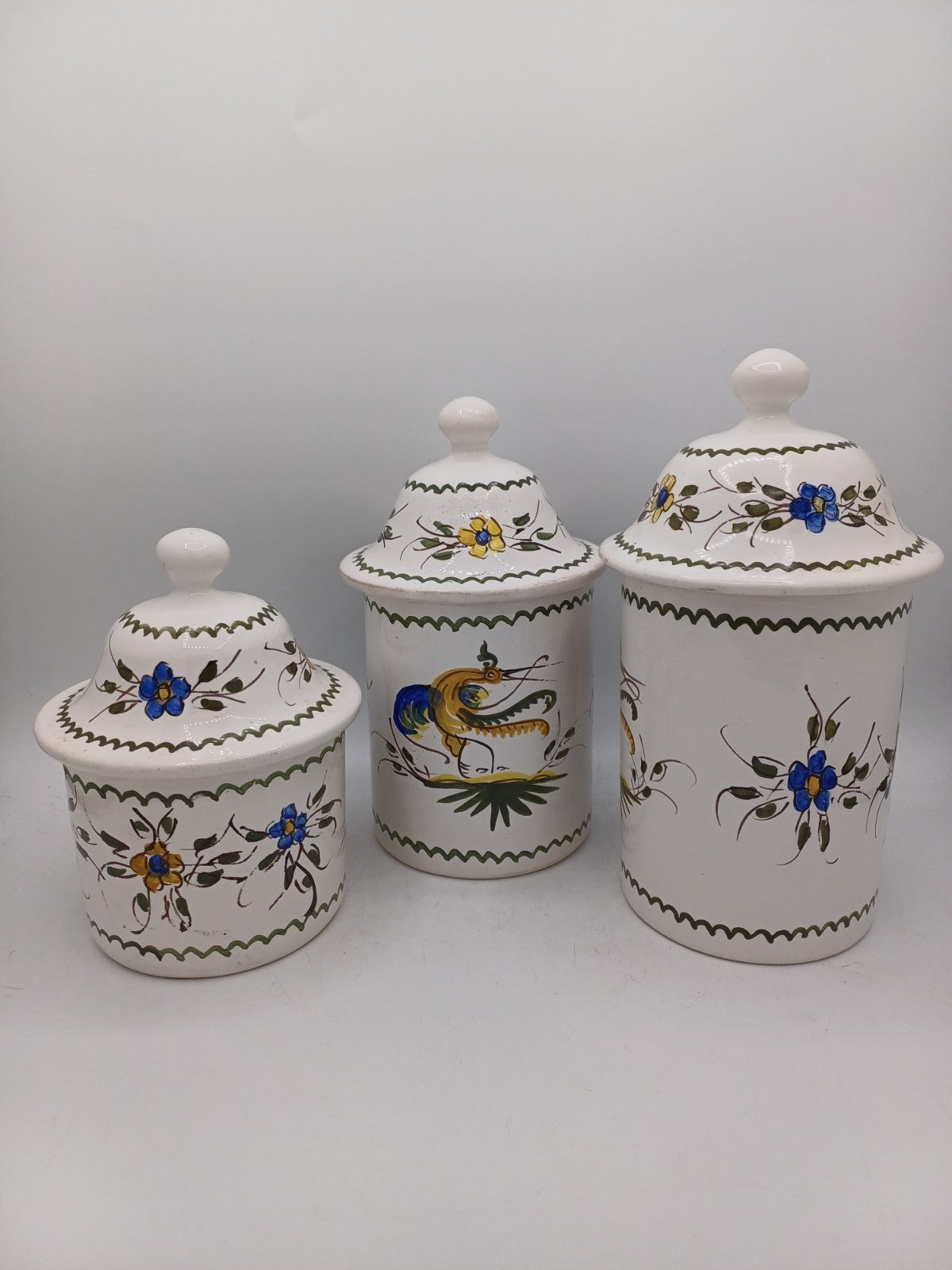 Lot de 3 pots en faïence signés Jean Paulet – XXème siècle - Peint à la Main AR CONCEPT