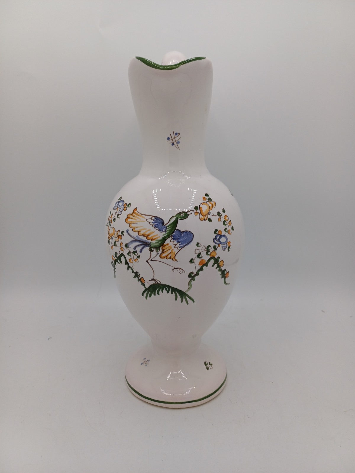 Aiguière en Faïence de Moustiers Signée Four – Décor Floral et Oiseaux AR CONCEPT