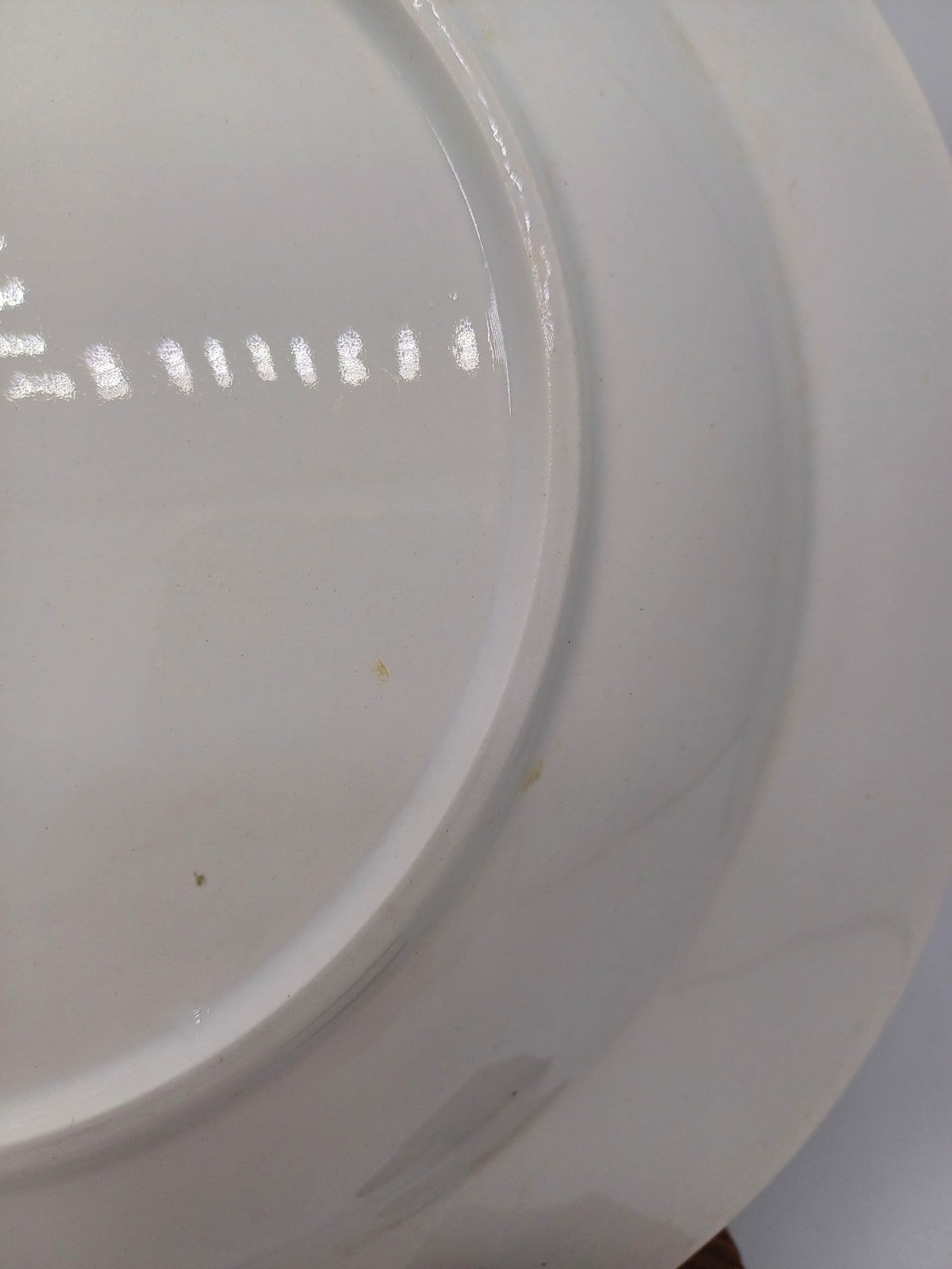 Grand plat creux en porcelaine – Décor floral – Lunéville, France AR CONCEPT