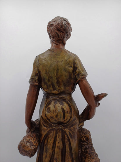 Statue en Régule sur Socle en Bois – "La Fermière" - Vintage AR CONCEPT