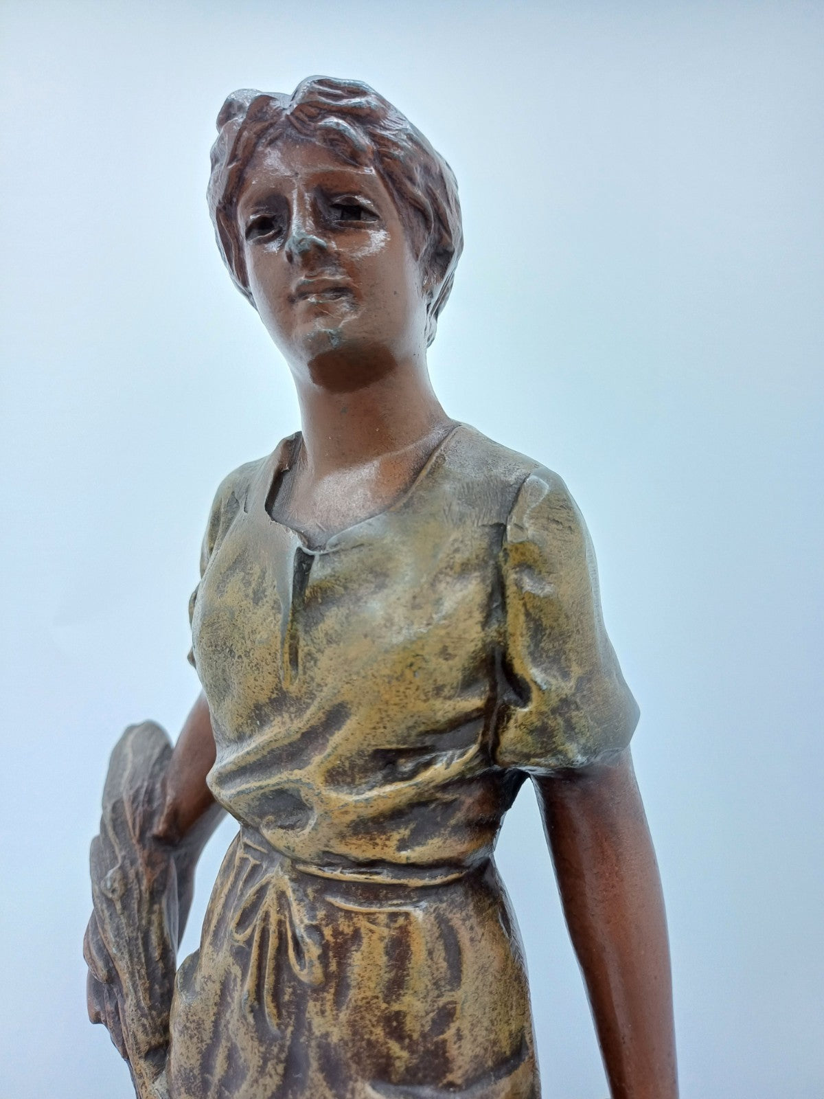 Statue en Régule sur Socle en Bois – "La Fermière" - Vintage AR CONCEPT