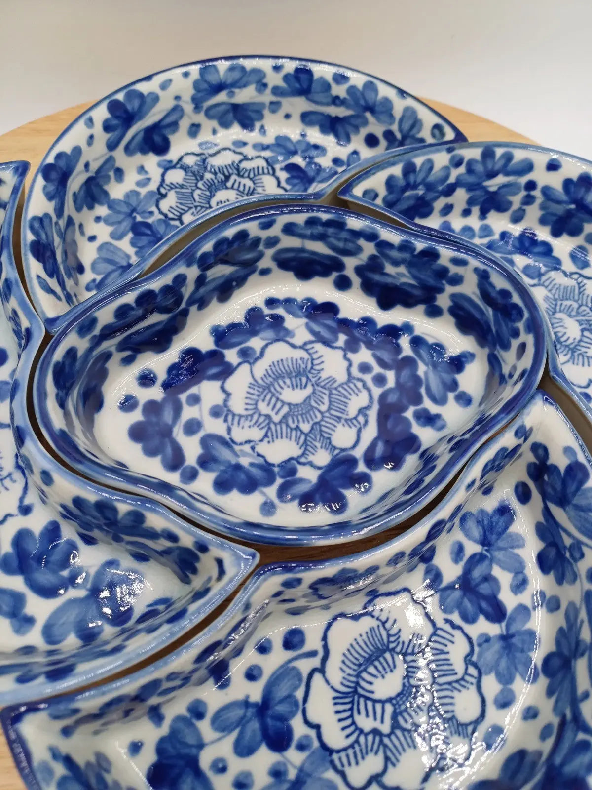 Plateau Tournant à Apéritifs – 5 Compartiments – Décor Floral Bleu Style Delft AR CONCEPT