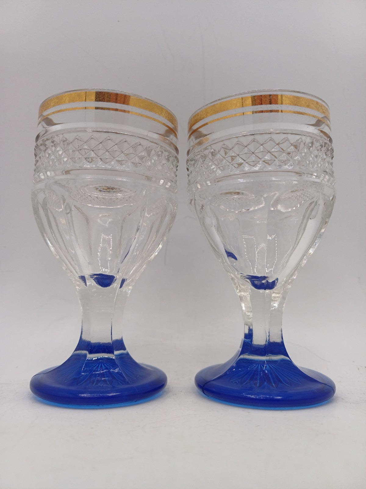 Lot de 4 verres à liqueur – Verre ciselé bleu et dorure – Italie AR CONCEPT