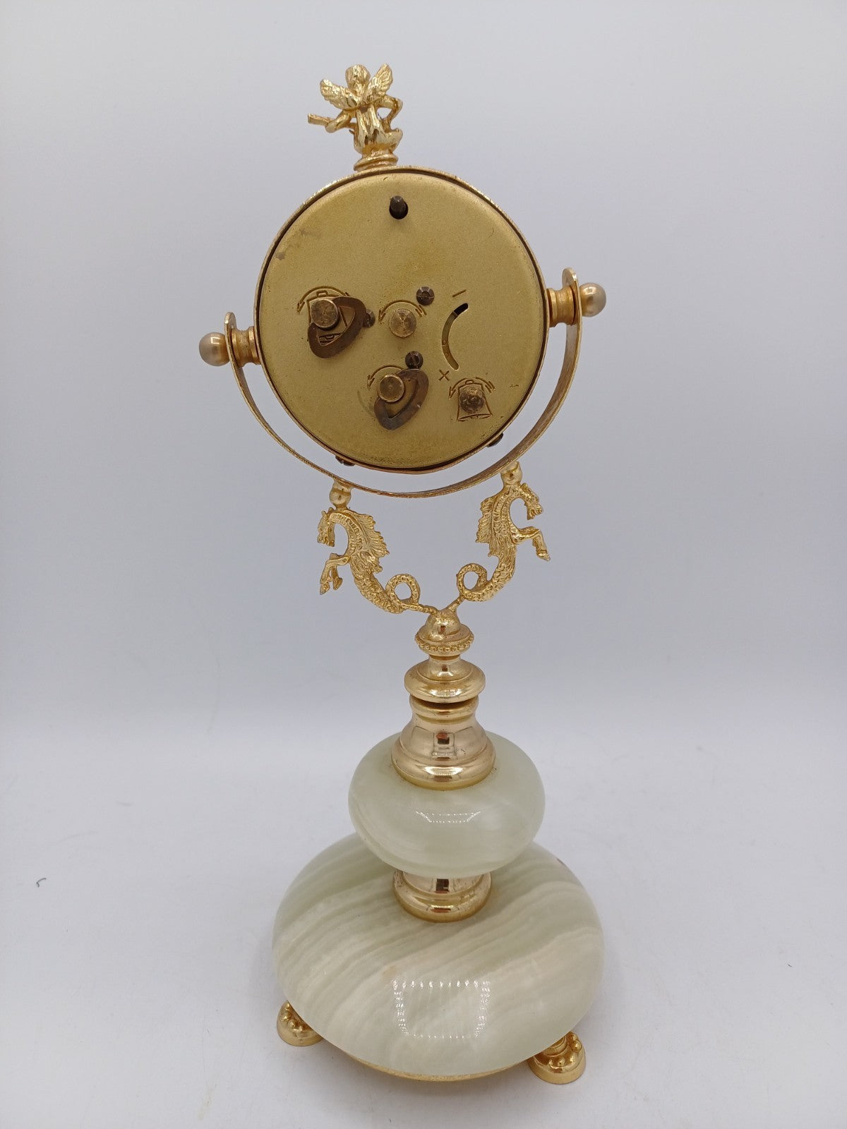 Horloge - Réveil Ritz dorée Sur Socle en Onyx – Mouvement Mécanique AR CONCEPT