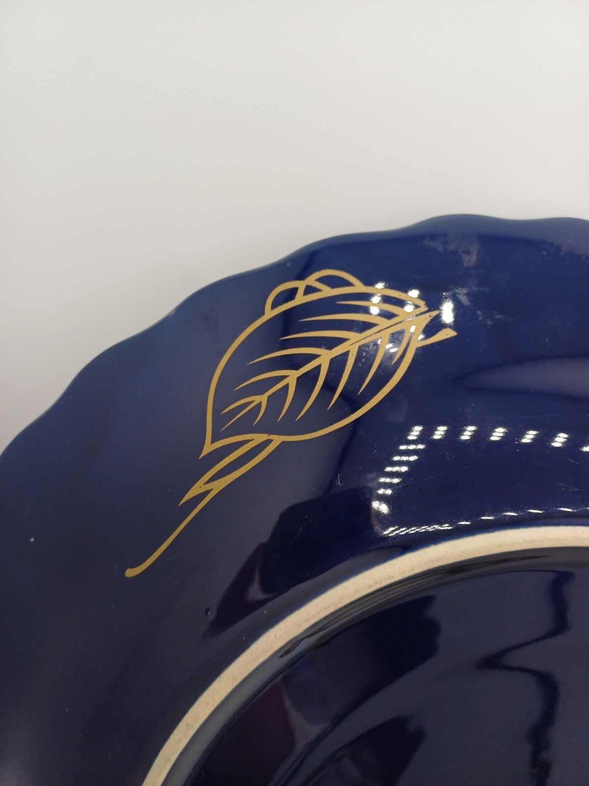 Plat en Porcelaine Fine – Taous, Maroc – Décor Floral et Paon AR CONCEPT