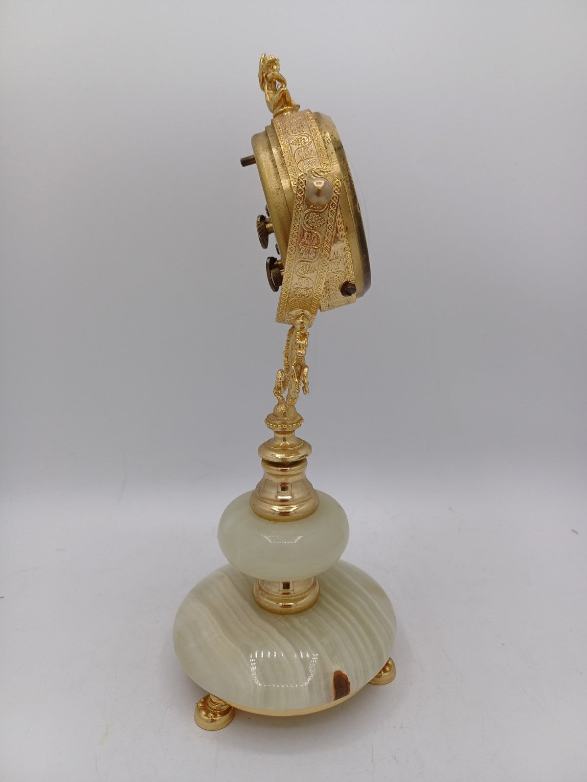 Horloge - Réveil Ritz dorée Sur Socle en Onyx – Mouvement Mécanique AR CONCEPT