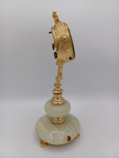Horloge - Réveil Ritz dorée Sur Socle en Onyx – Mouvement Mécanique AR CONCEPT