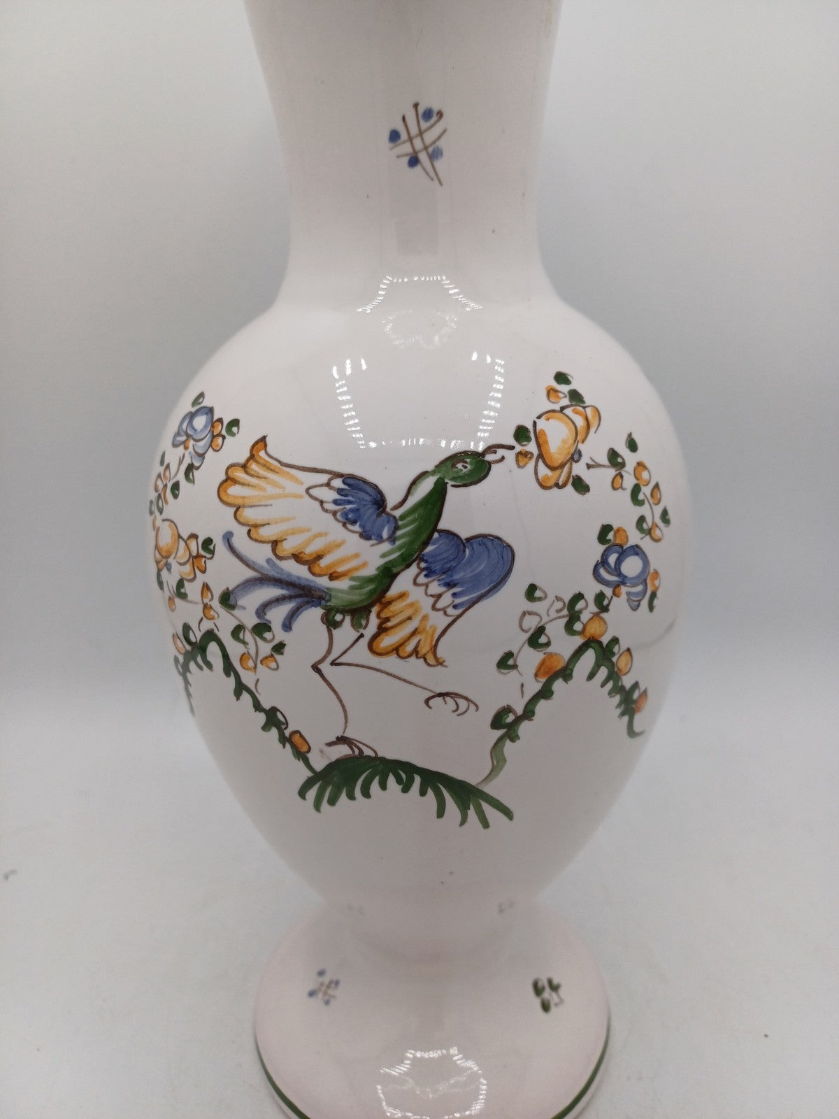 Aiguière en Faïence de Moustiers Signée Four – Décor Floral et Oiseaux AR CONCEPT