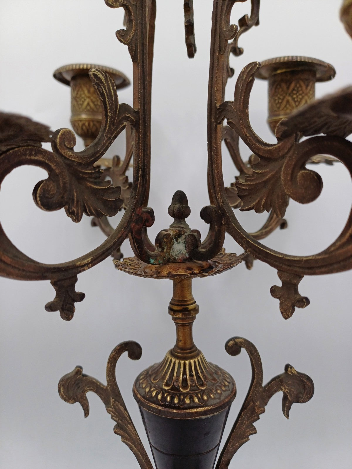 Paire de chandeliers dorés et noirs – 5 branches – Déco - Vintage