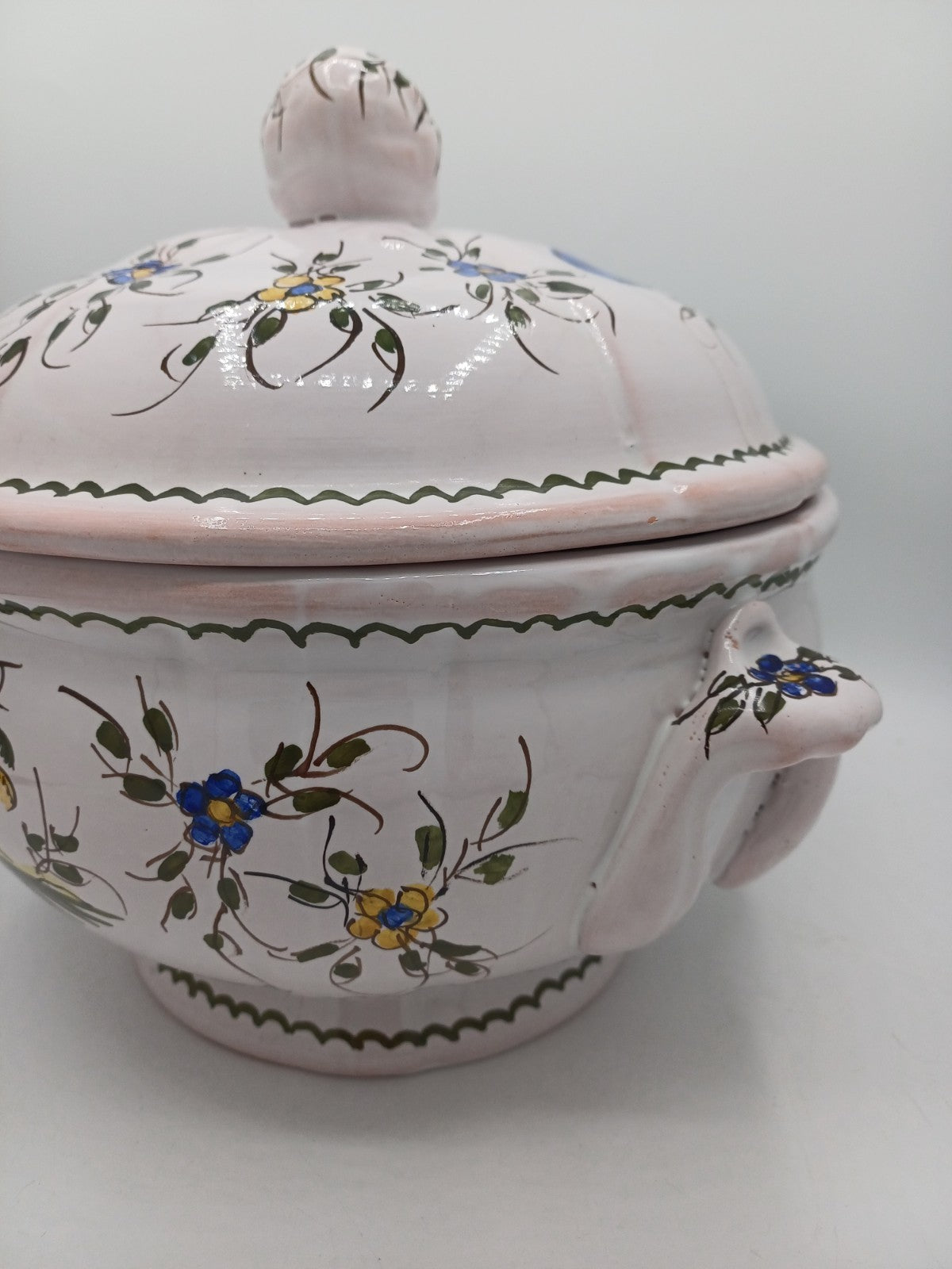 Soupière en Terre Polie Signée Jean Paulet – XXème siècle - Peint à la Main AR CONCEPT