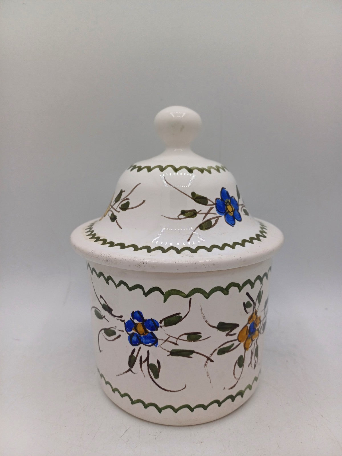 Lot de 3 pots en faïence signés Jean Paulet – XXème siècle - Peint à la Main AR CONCEPT