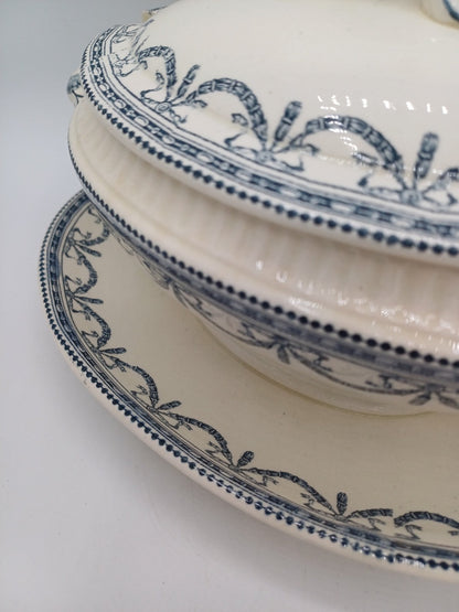 Saucière en Terre de Fer – Salins, Décor Guirlandes Louis XVI AR CONCEPT