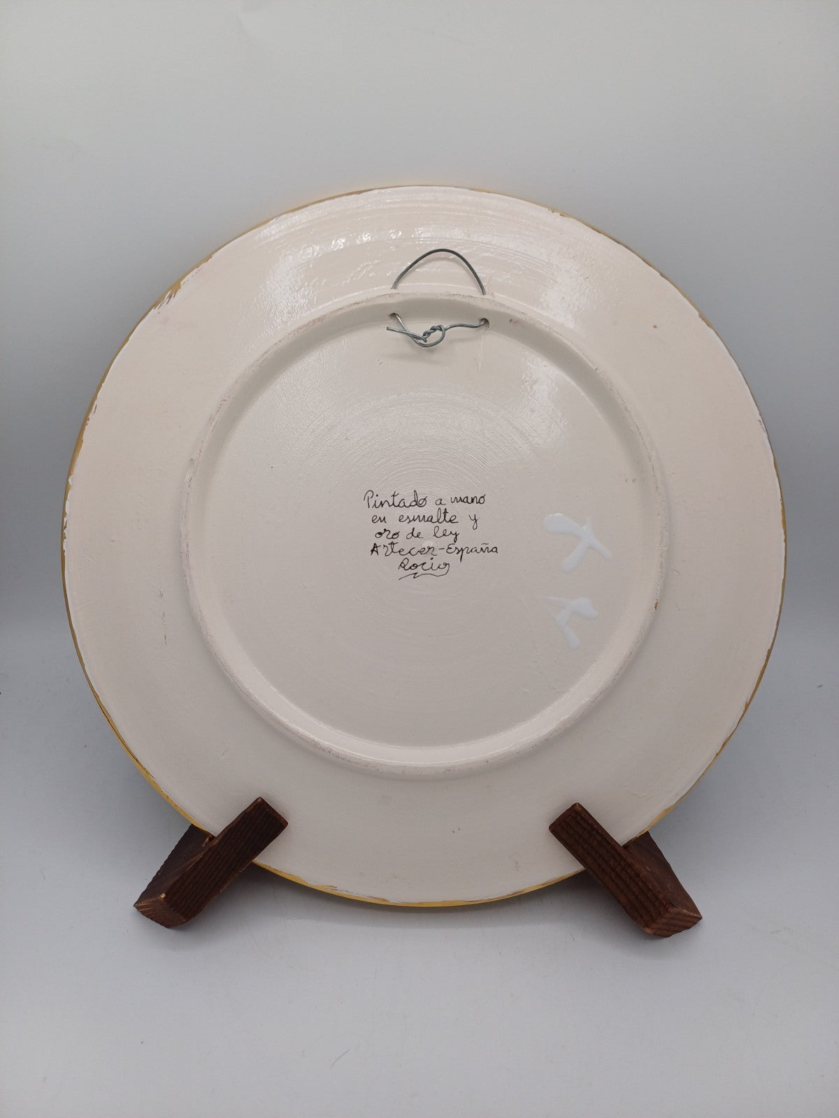 Assiette en Faïence Peinte à la Main – Signée Rocio, Espagne AR CONCEPT