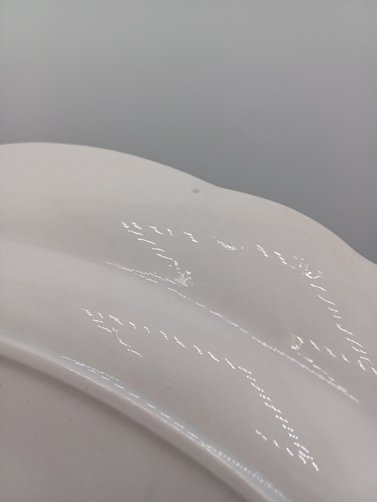 Grand plat ovale – Porcelaine de Lunéville – Décor floral - Collection AR CONCEPT