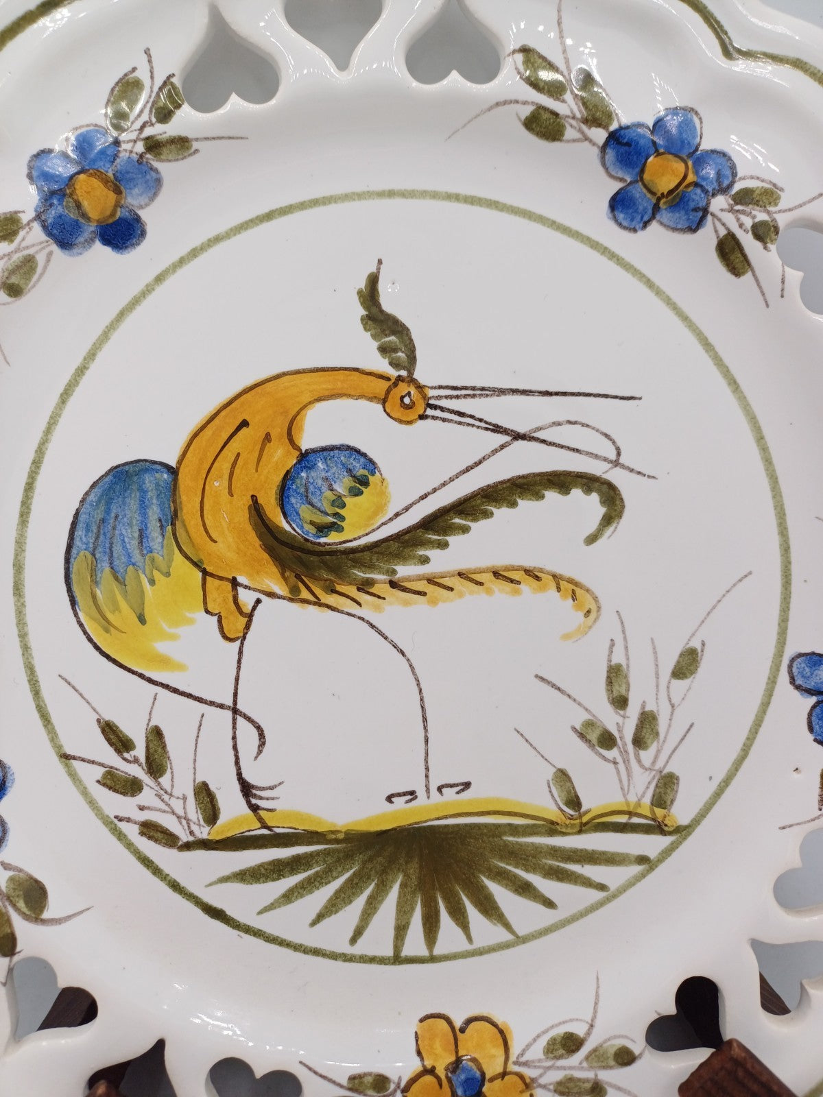 Assiette en Faïence Style Moustiers avec Cœur Sculpté AR CONCEPT