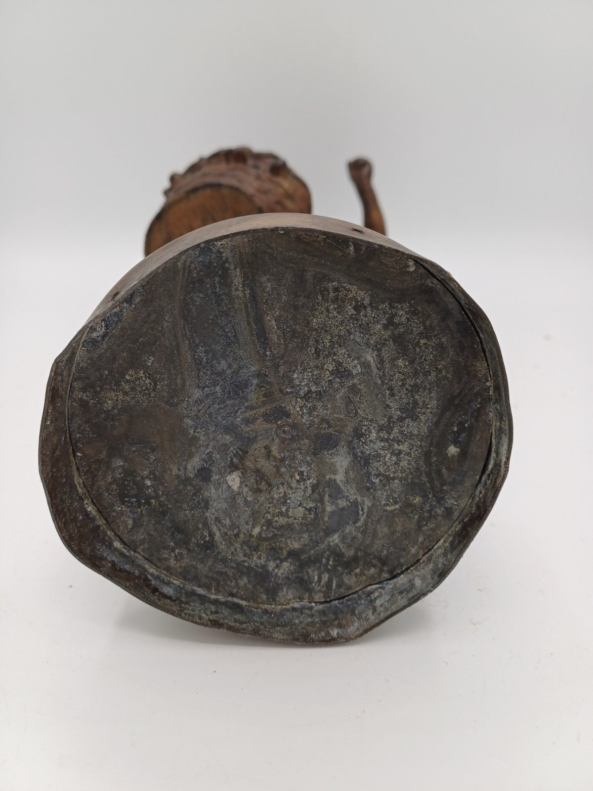 Statuette en régule – “Les Cerises” – Homme à la cueillette - Vintage - Déco