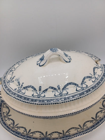 Saucière en Terre de Fer – Salins, Décor Guirlandes Louis XVI AR CONCEPT
