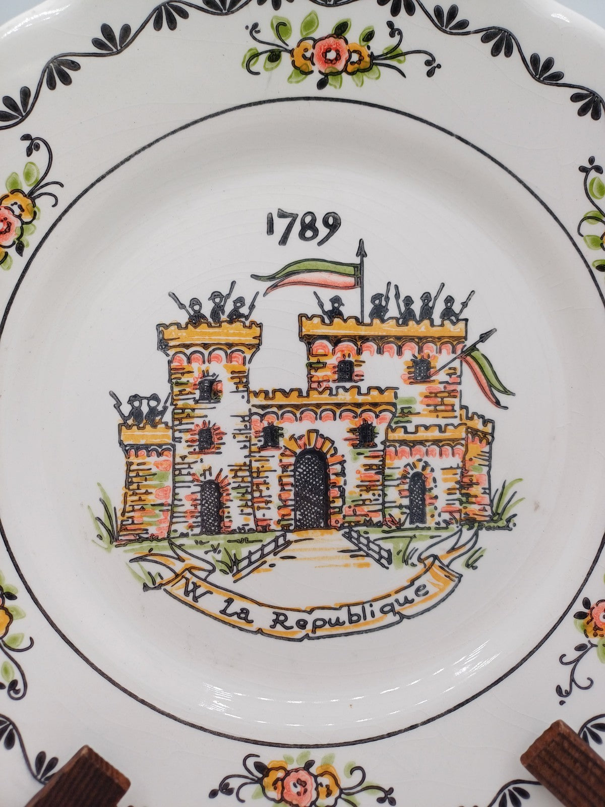 Lot de 2 assiettes commémoratives Révolution 1789 – Ironstone Tableware AR CONCEPT