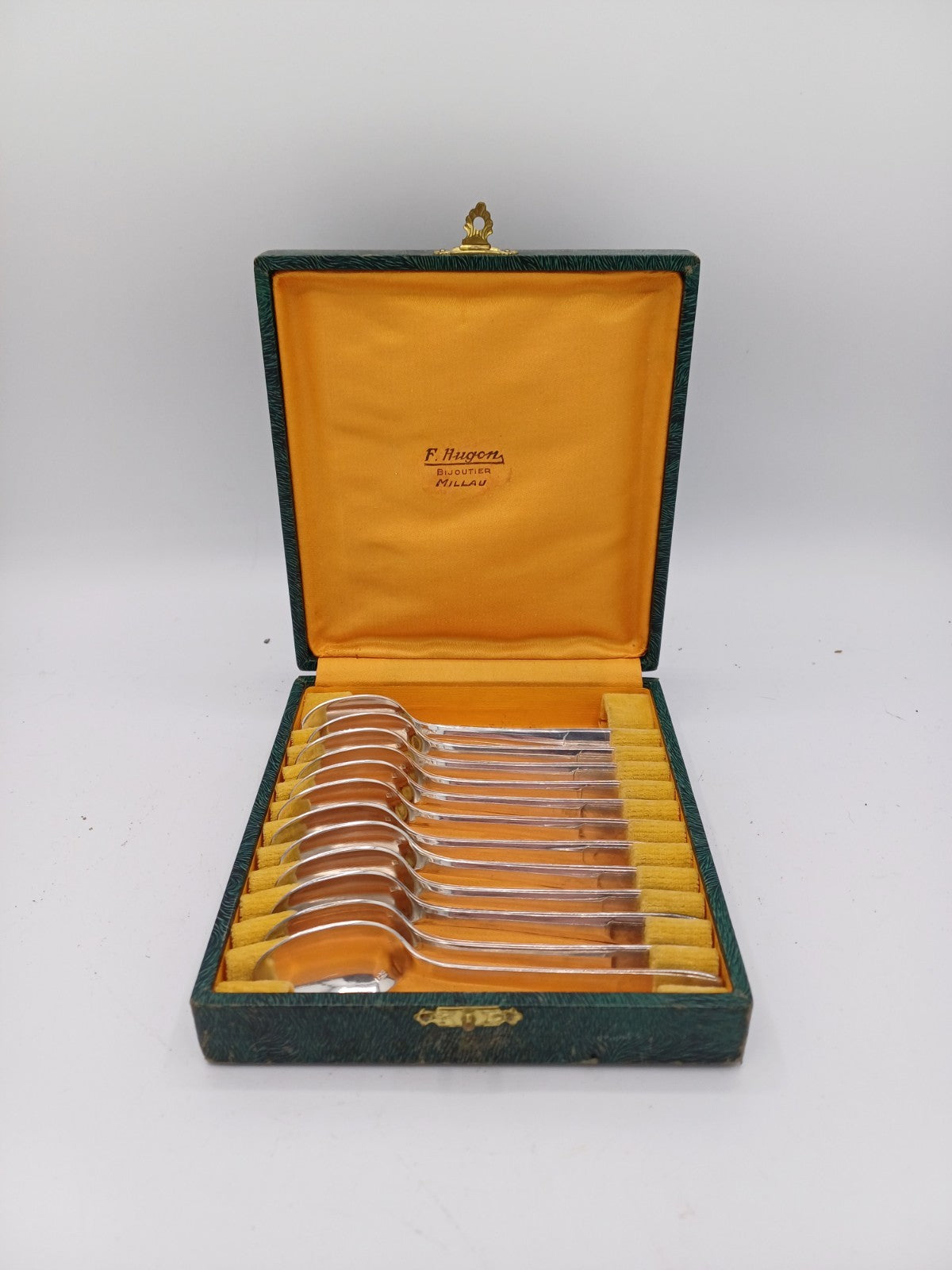 Lot de 12 cuillères à café – F. Hugon Bijoutier Millau – Métal argenté