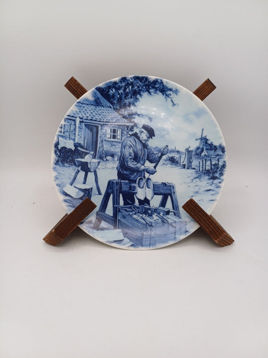 Assiette en Faïence de Delft – Décor Vieux Sabatier, Scène d’époque – Pays-Bas AR CONCEPT