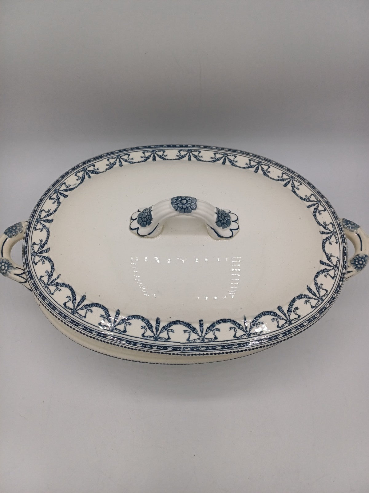 Soupière en Terre de Fer – Salins – Style Louis XVI – Décor Guirlandes AR CONCEPT