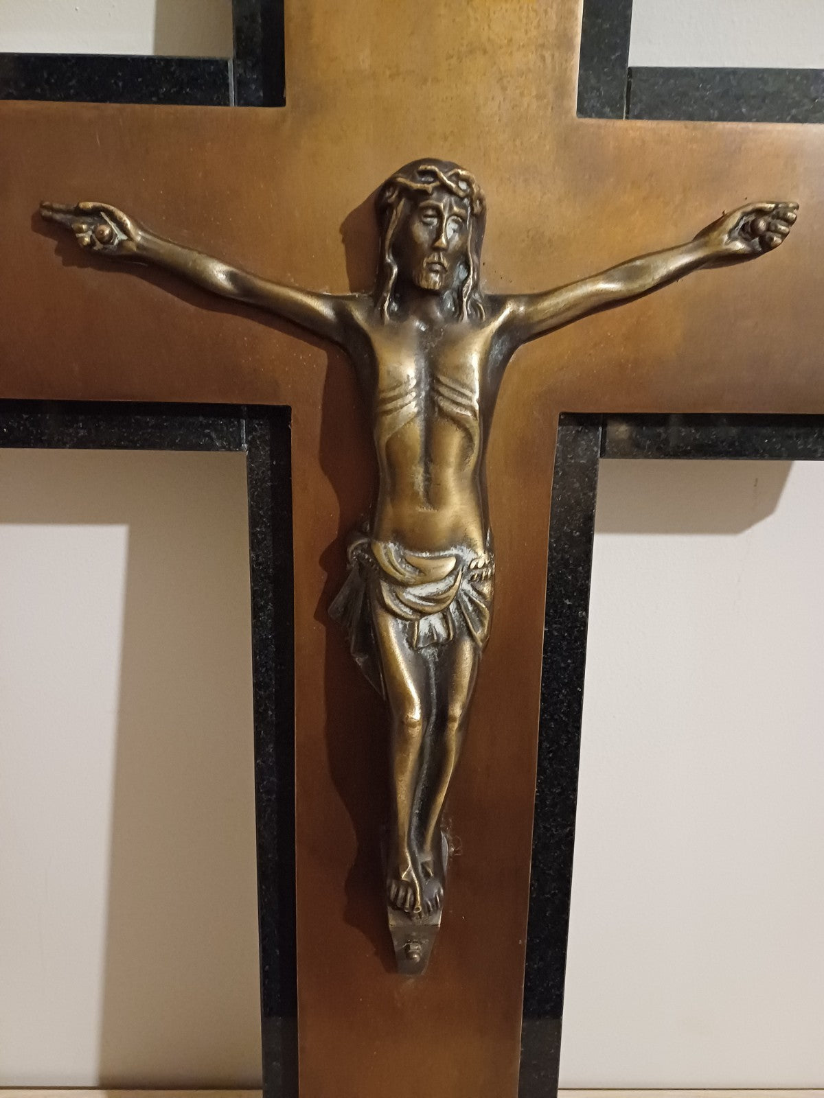 Grand Crucifix en Bronze sur socle en Marbre - Bronze Véritable - 70,5cm x 40cm AR CONCEPT
