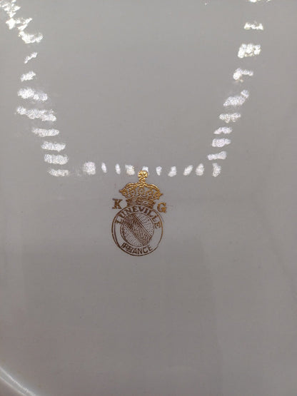 Plat en porcelaine – Décor floral – Lunéville, France - Collection AR CONCEPT